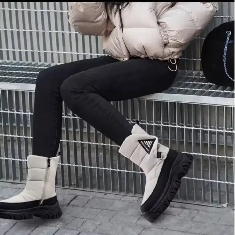 Sepatu winter wanita waterproof Size 38
