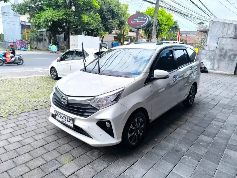 Sigra R Deluxe matic 2019 putih