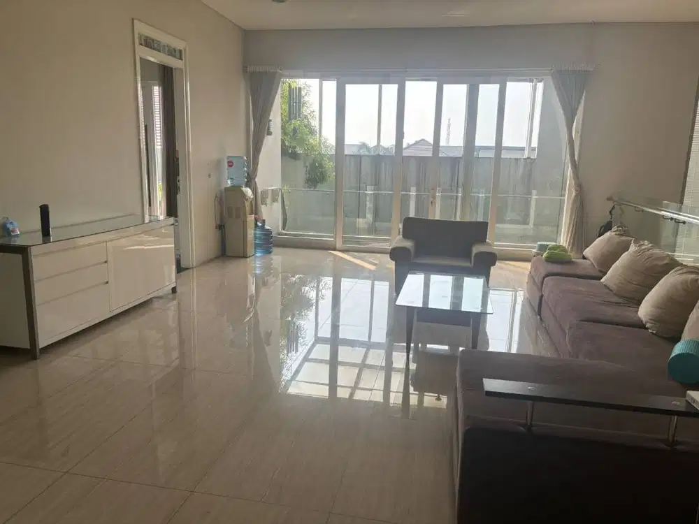 Dijual Rumah di Singgasana Pradana Bandung Full Furnished