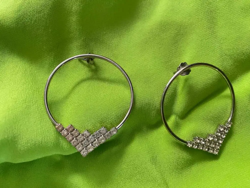 ANTING BULAT – WARNA SILVER BERLIAN – IMPORT - PRELOVED