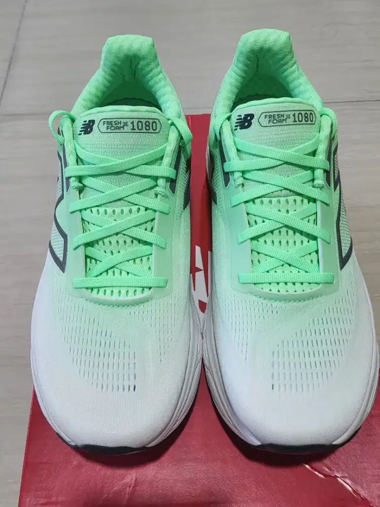 Jual rugi Sepatu lari New Balance NB1080  no.44 baruu
