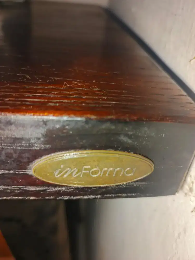 Set meja dan kursi bar