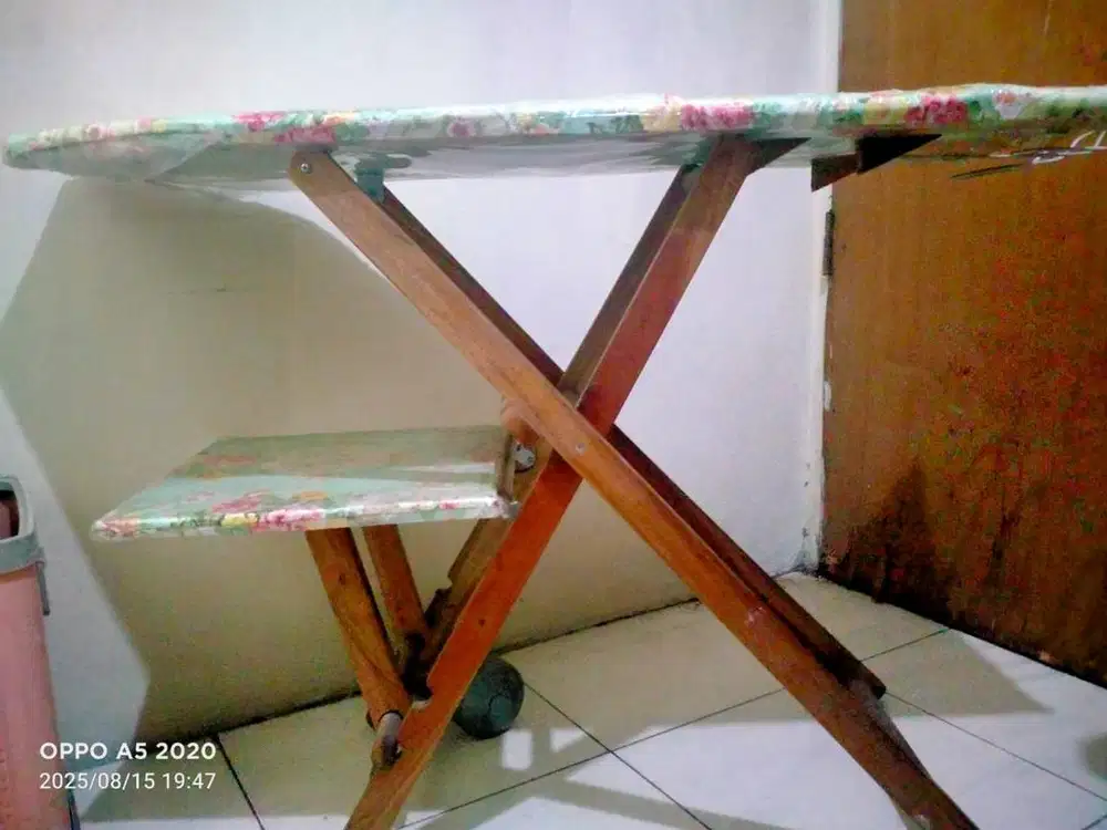 Meja Gosok Kayu Ramin / Rak Setrika Berdiri