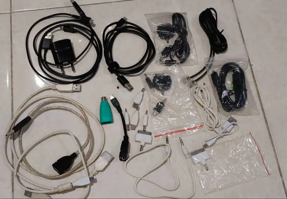 Aneka kabel hp charger data dll semuanya 50rb saja sesuai gambar