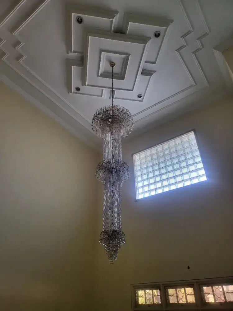 Lampu gantung kristal