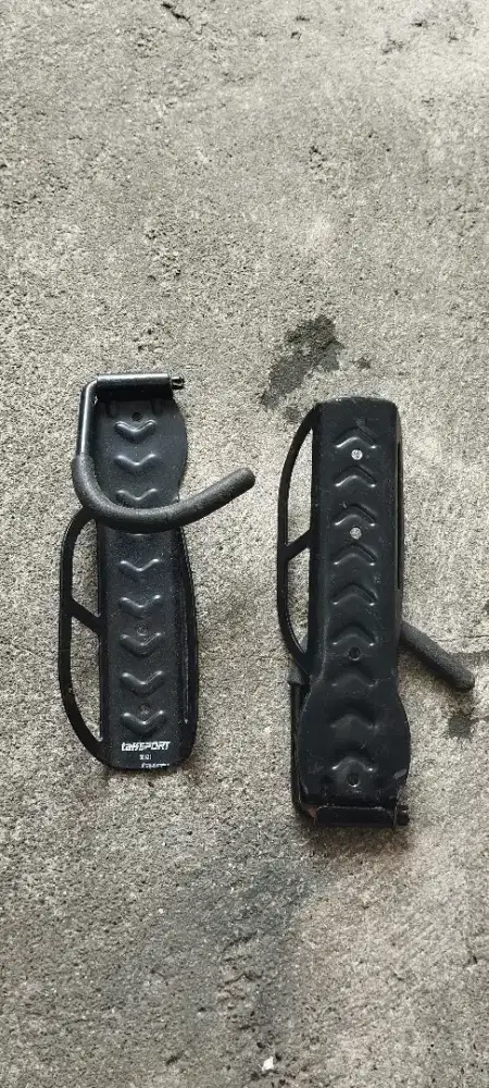 Gantungan sepeda di dinding