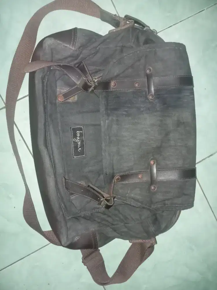 Tas kuliah sekolah dan kantor