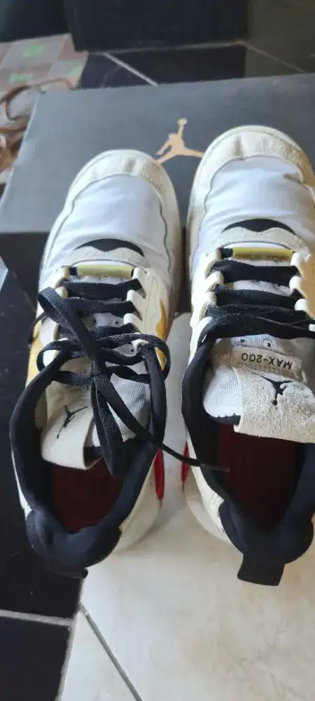 Dijual sepatu Olahraga