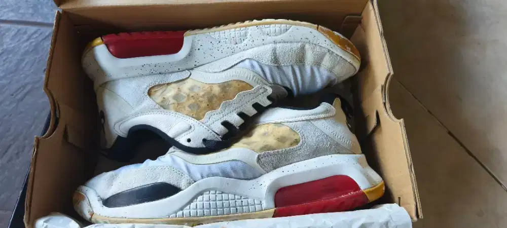 Dijual sepatu Olahraga