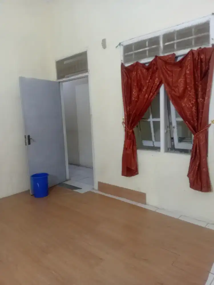Di kontrakan rumah,  tidak banjir, murah, siap huni, nego