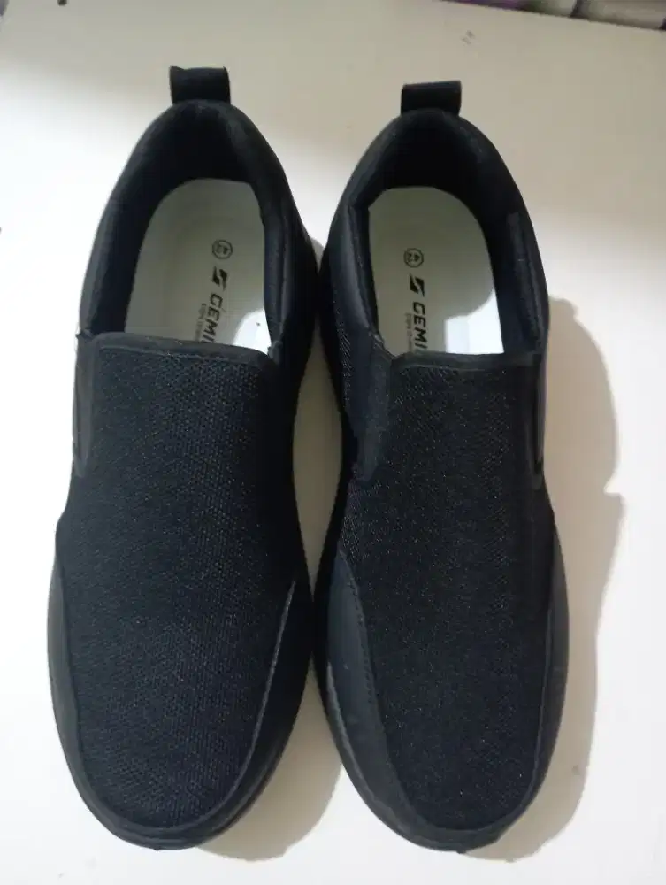 Jual sepatu sekolah (Preloved)