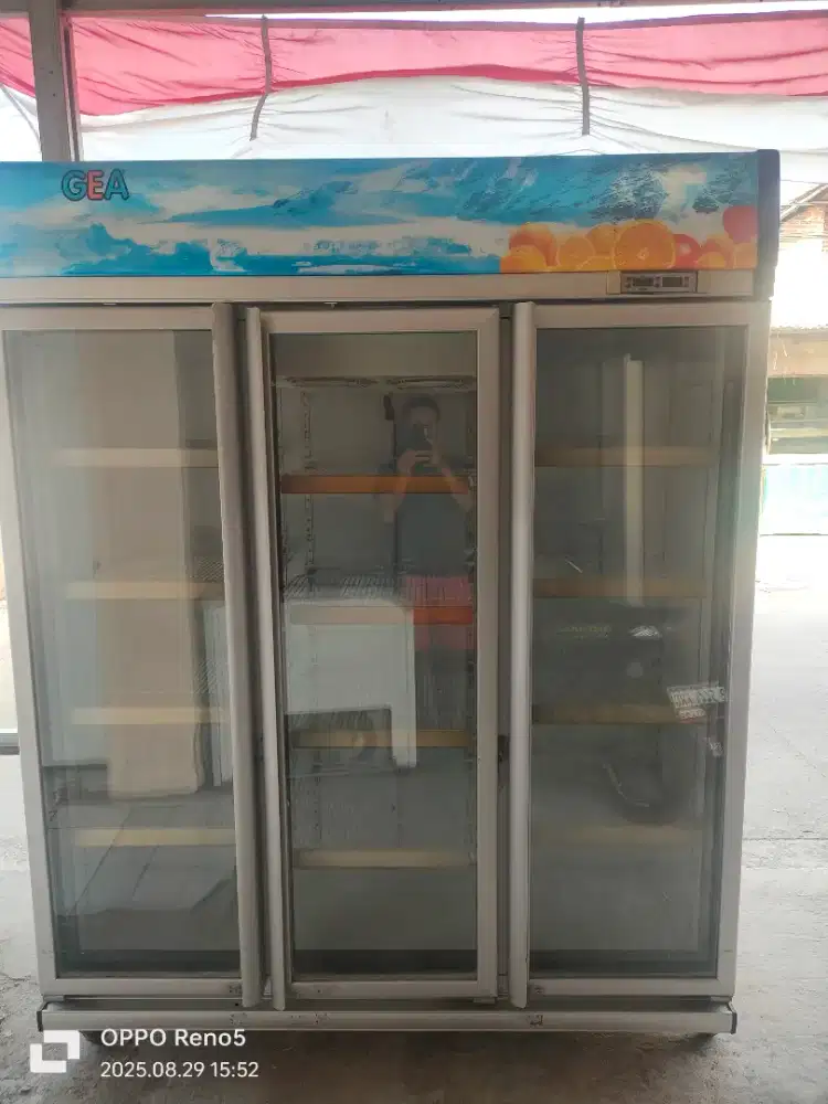 Showcase GEA 3 Pintu 1300liter