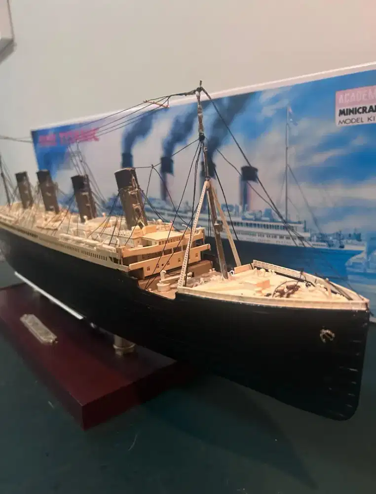 Model kits Kapal Titanic merk Academy ori Made in South Korea like new