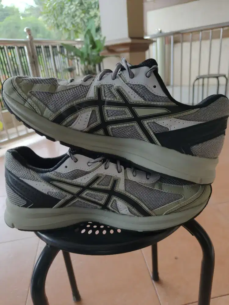 Dijual sepatu dewasa ASICS JOG 100S