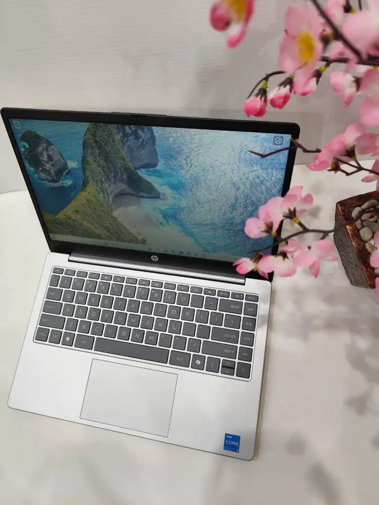 promo Laptop HP 14 EP0321TU INTEL CORE i3-1315U RAM 8GB SSD 512GB W11
