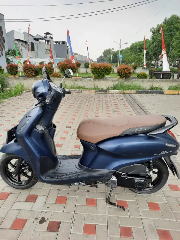 Yamaha Grand Filano Hybrid Lux Biru Navy