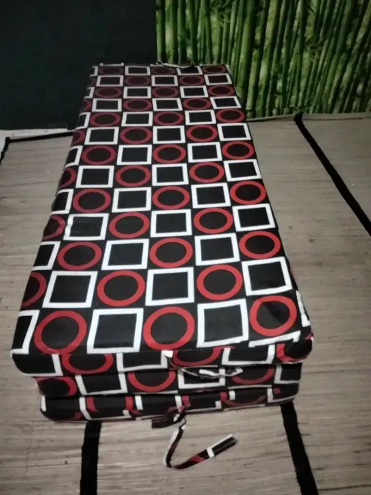 Sofa Bed merah putih hitam