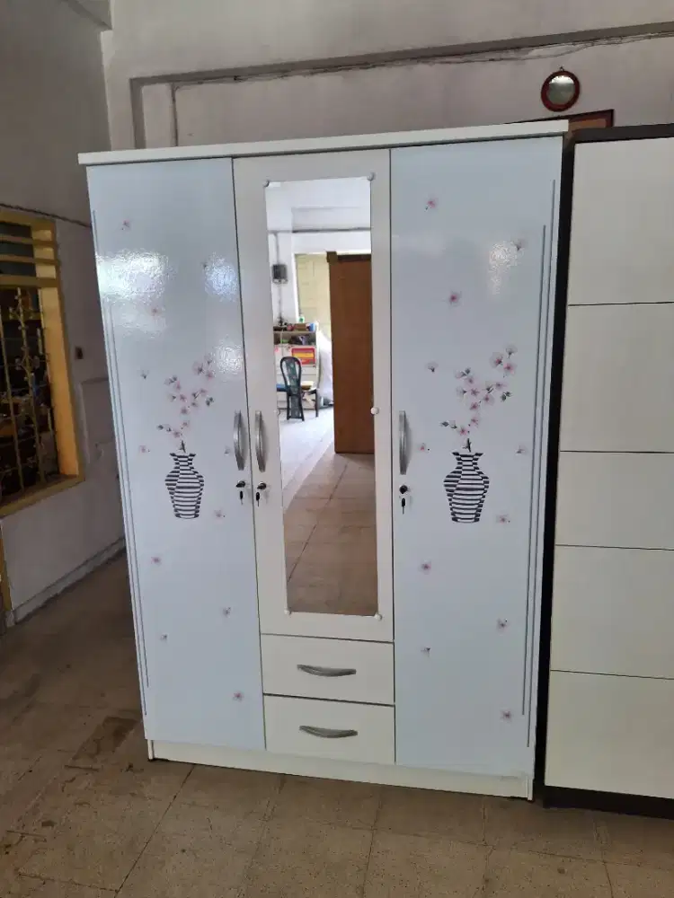 Cuci Gudang Toko Mebel