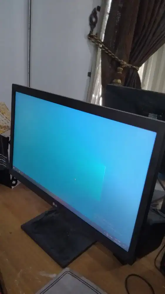 PC destop plus monitor bekas pakai