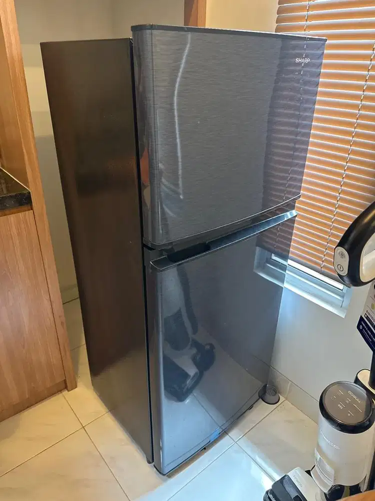 Dijual Kulkas 2 Pintu Merk sharp (Bekas)