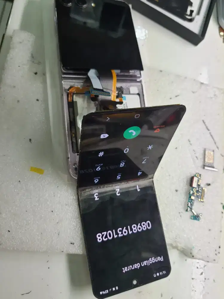 Service Samsung Z Flip5 flip 5 tidak bisa di sentuh ganti flexibel