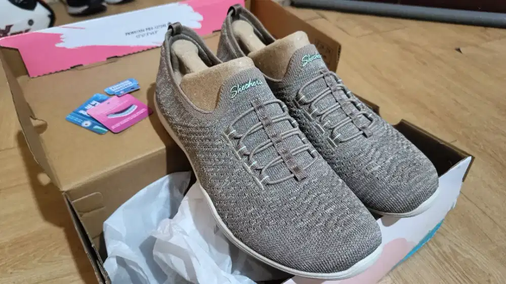 Jual Cepat Sepatu Skechers Newbury St Women Leisure - Taupe Ukuran 42