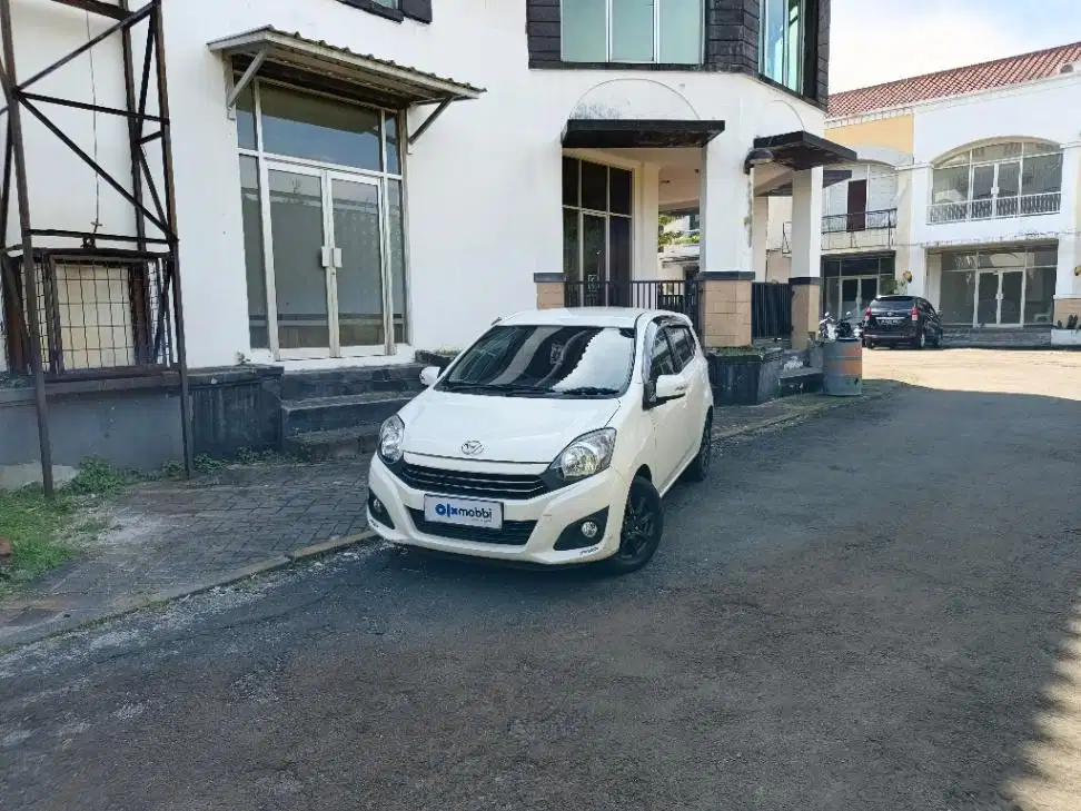 Like New - DAIHATSU AYLA 1.0 X BENSIN M/T 2022 PUTIH