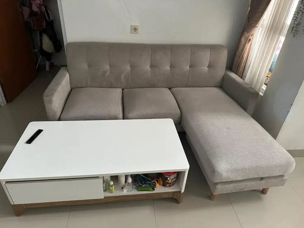 Sofa L dan meja merk informa