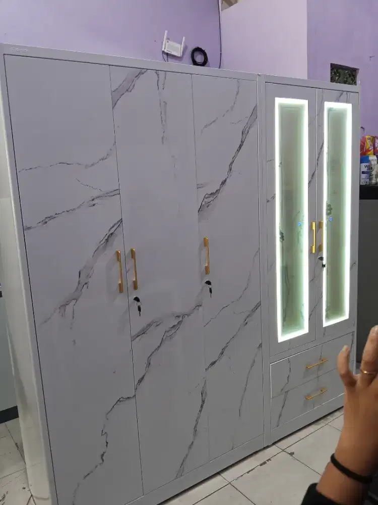 Lemari pakaian 5 pintu LED