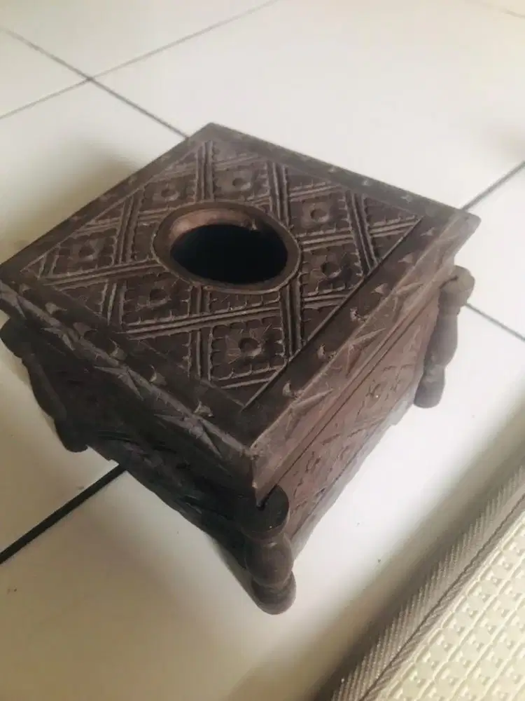 Kotak tissue dari bahan kayu