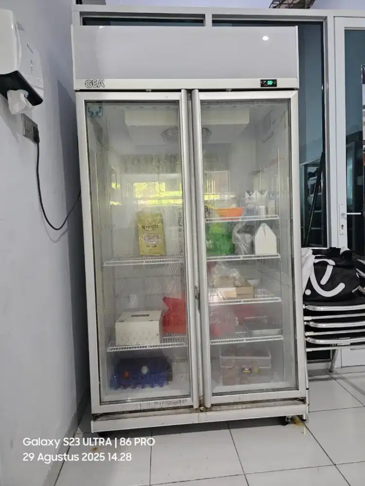 Kulkas Chiller / Showcase 2 pintu besar.