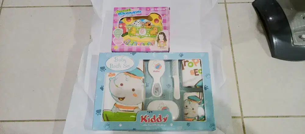 Kiddy Baby Bath Set dan Animal Piano