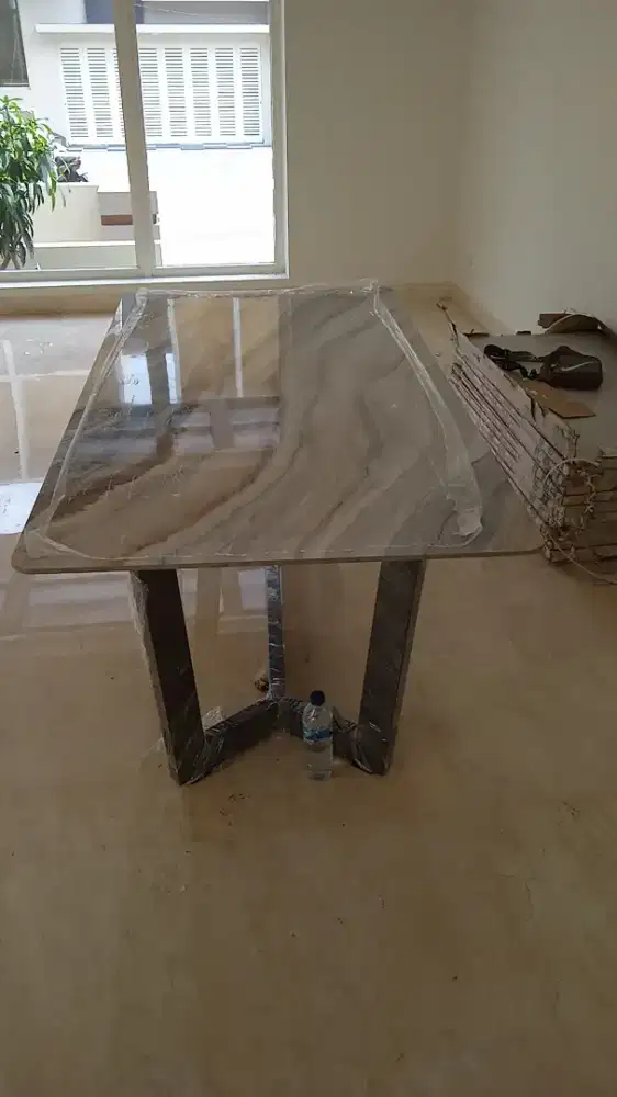 Proses pemasangan late marmer