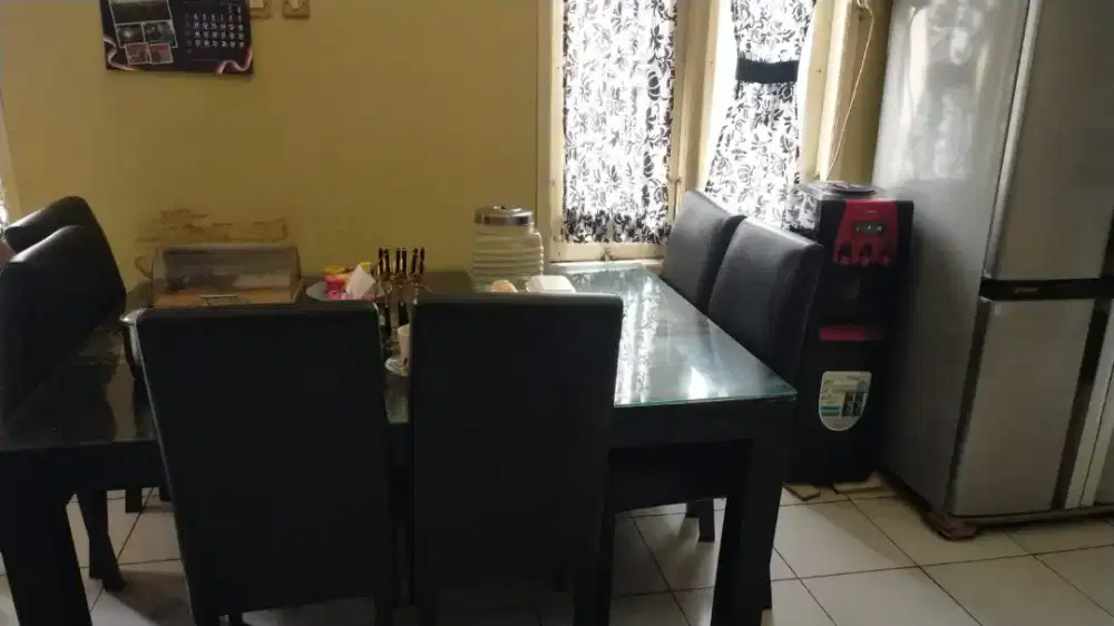 1 Set meja makan ex informa