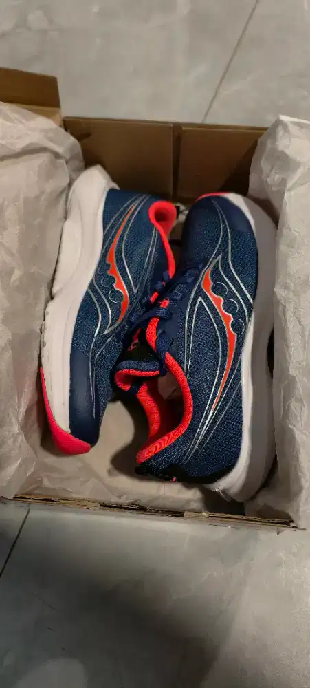 Sale! Brand New In Box Original Saucony Kinvara 13 Sapphire Red size28