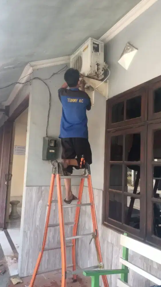Panggilan jasa Cuci turun AC / Cuci AC ke rumah