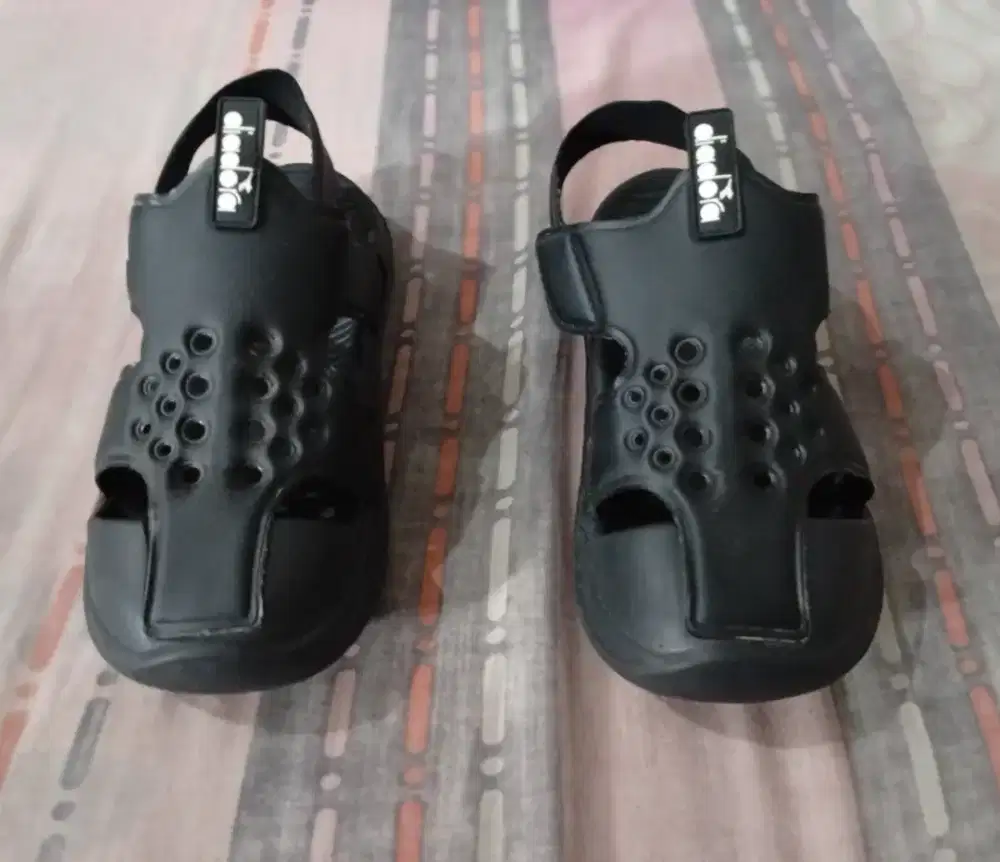 Sandal Diadora Ennio Jr Warna Hitam Seperti Baru Ukuran 31