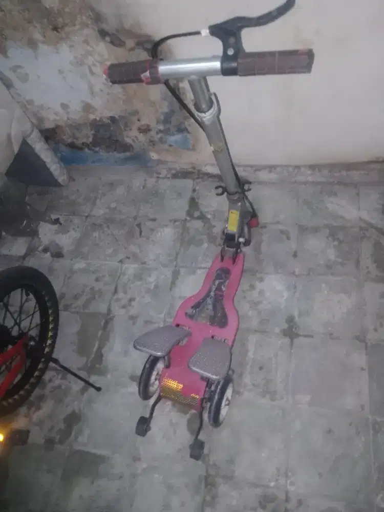 Dijual cepat masih normal skuter anak tinggal pake.. nego