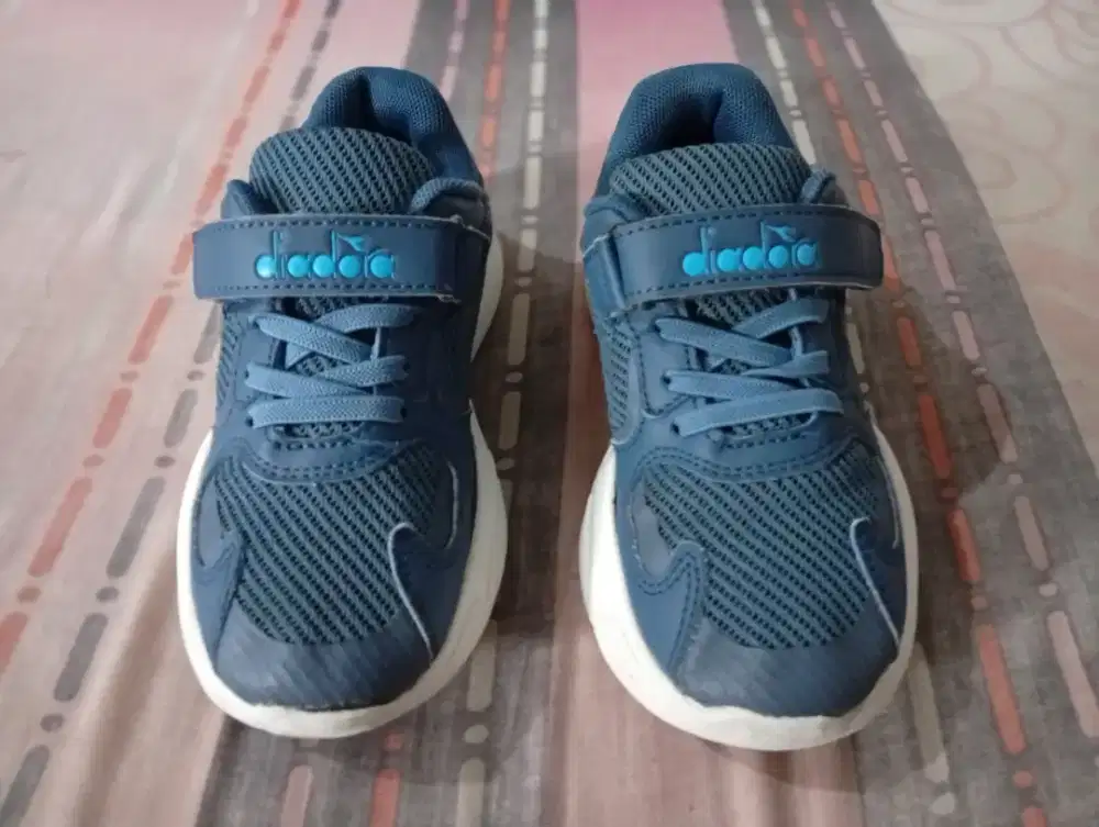 Sepatu Merk Diadora Ermet Jr Ukuran 30 Layak Pakai