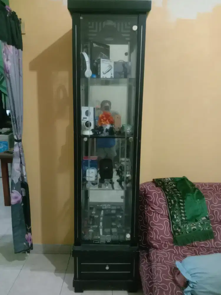 Bupet rak kaca pajangan pernak pernik