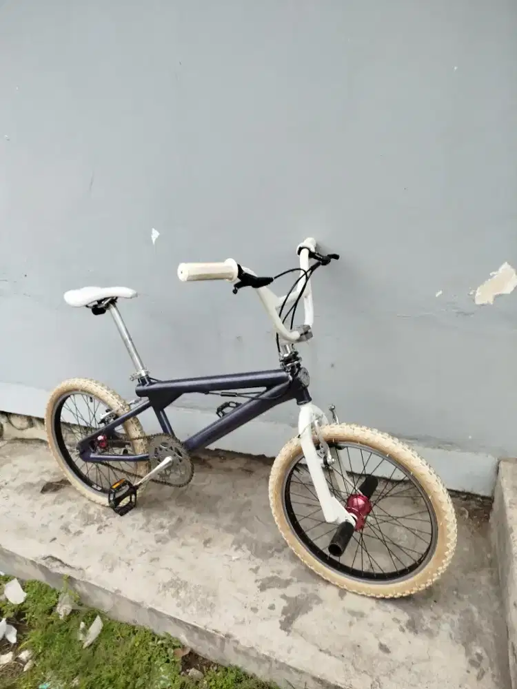 Sepeda bmx mongoosee frestyle uk 20 siap pakai