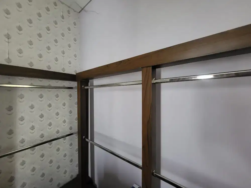 Hanger pakaian wardrobe