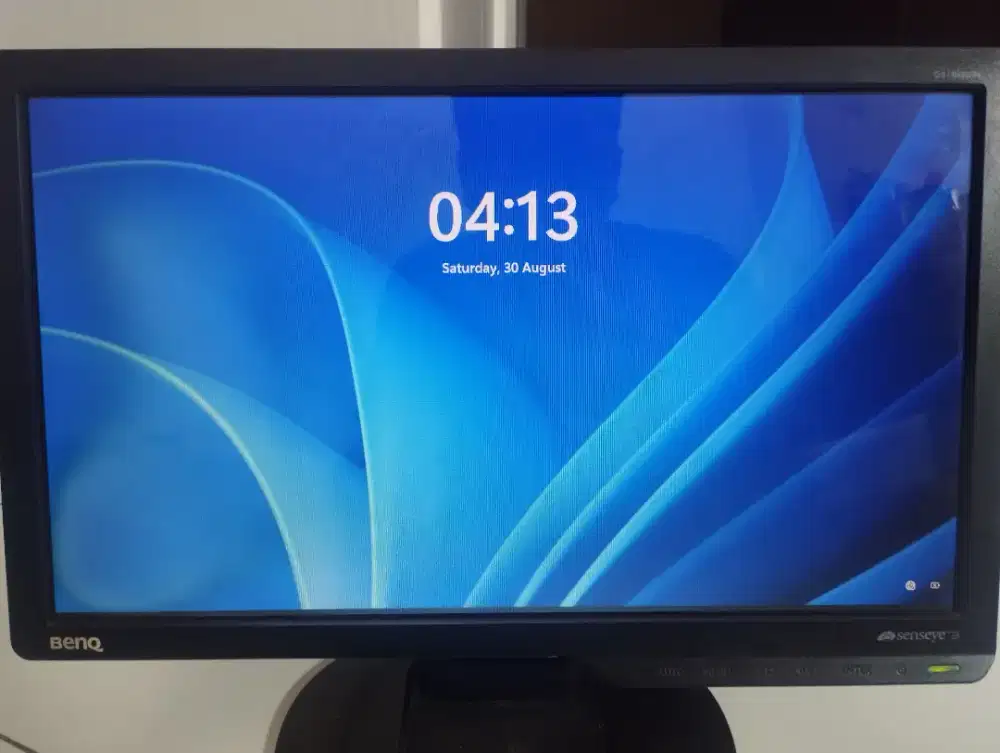 Monitor BenQ senseye*3 16 Inch nyala normal.