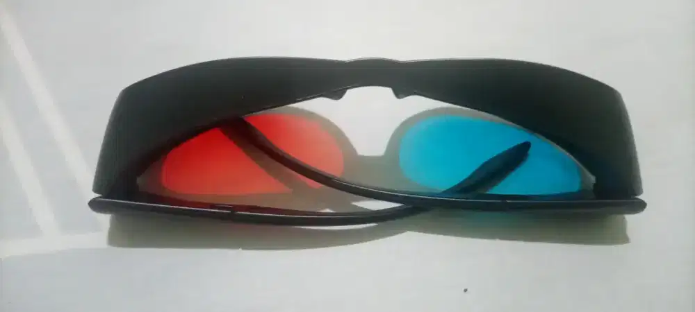 Kacamata 3 dimensi untuk nonton film 3D