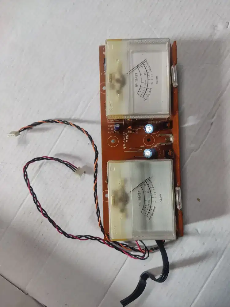 VU Meter Analog  Amplifier marantz CM 1090