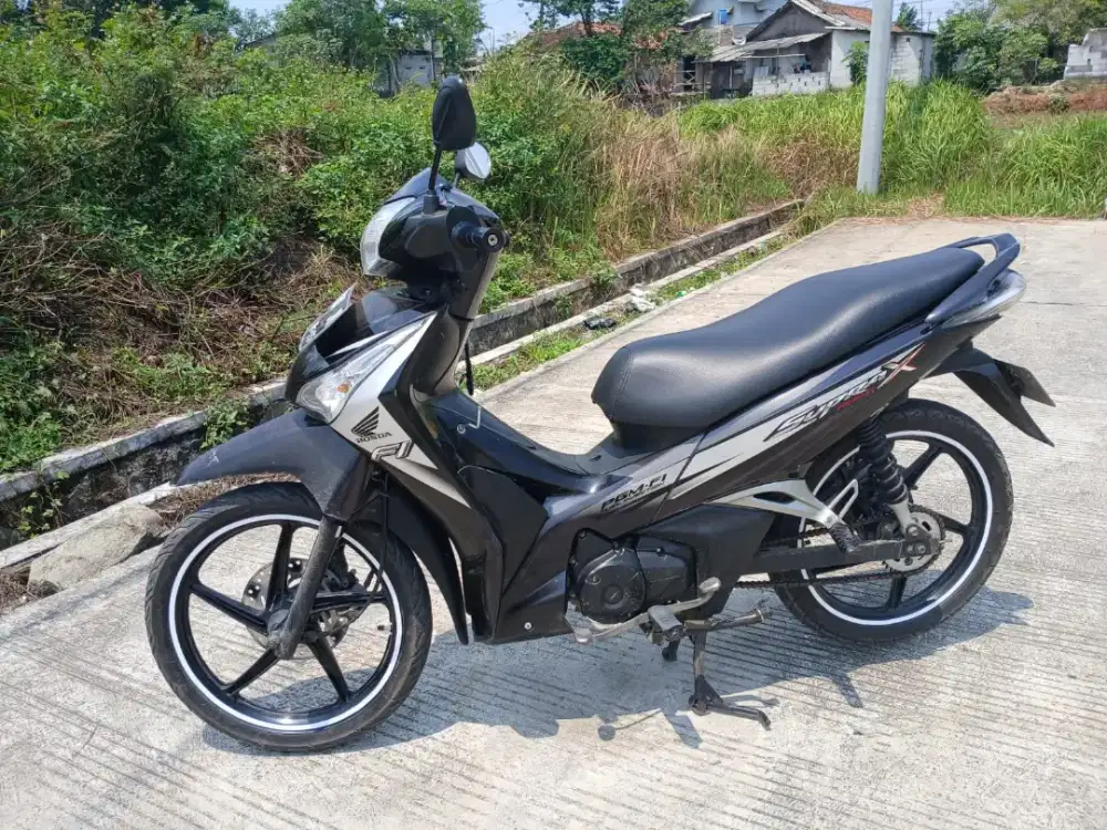 Supra X 125 Helm In  Black Silver 2012