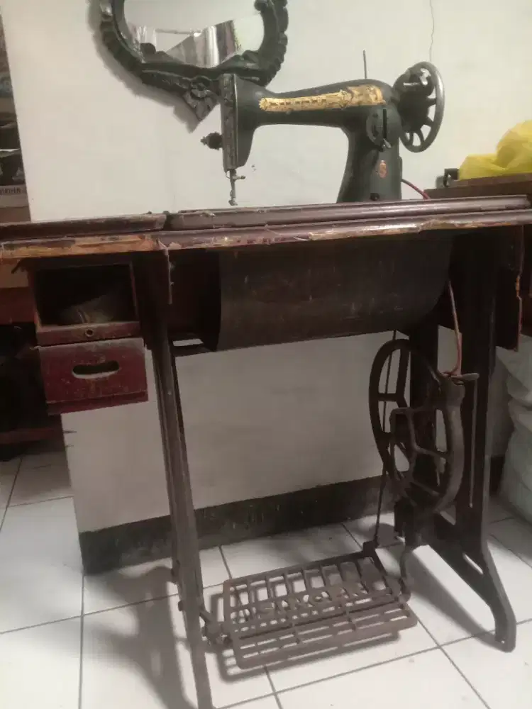 Mesin Jahit Singer Antik