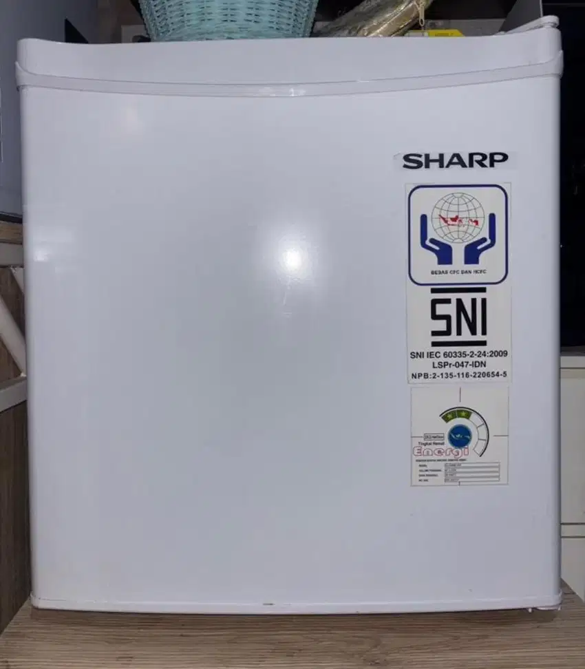 Kulkas minibar Sharp like new