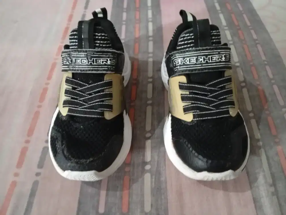 Sepatu Anak Merk Skechers Hitam Ukuran 27 Sangat Layak Pakai