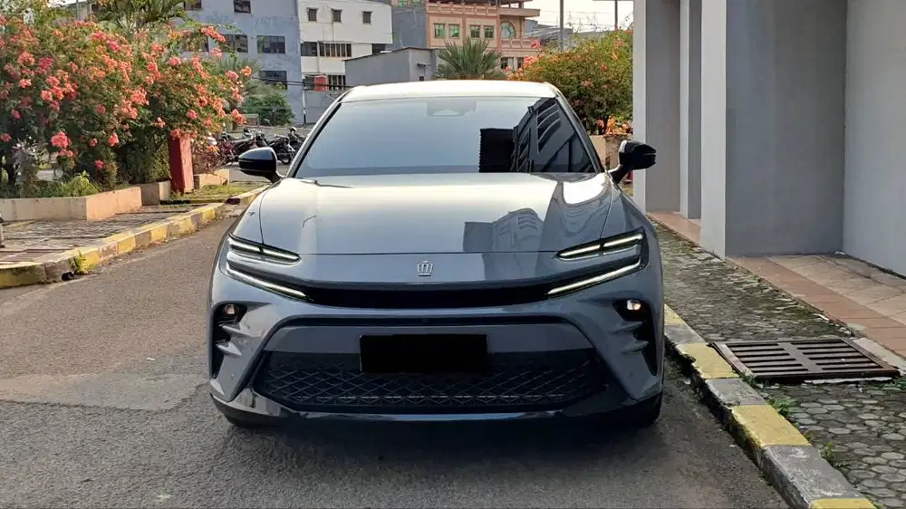 Toyota Crown Sport Hatchback 2.5 Hybrid Modelista 2025 Gress Like New